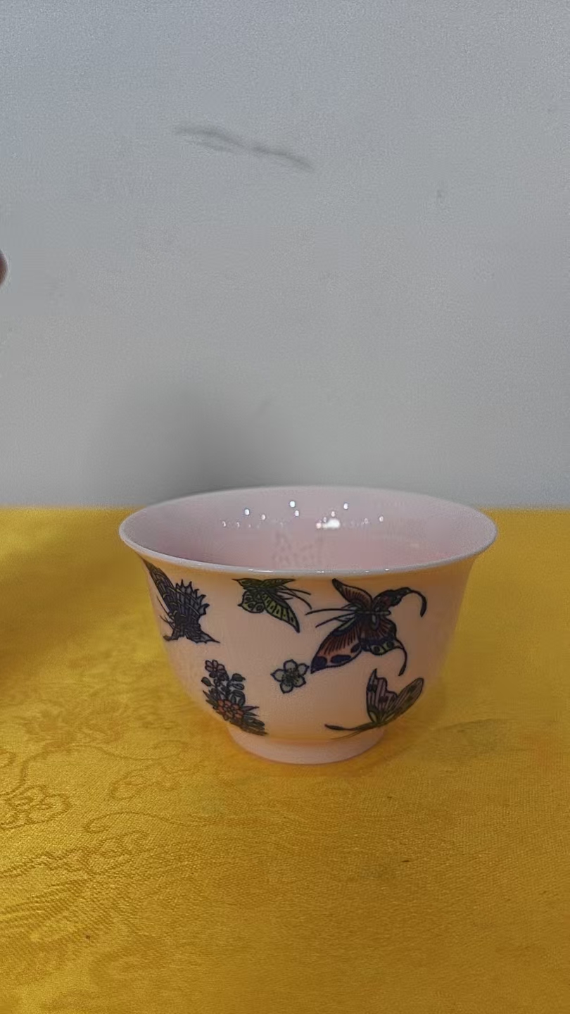 陶瓷红稀土青花蝴蝶蝶恋花主人杯