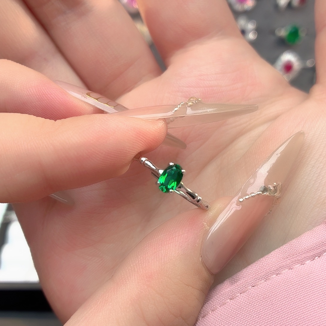 925银培育祖母绿色宝石