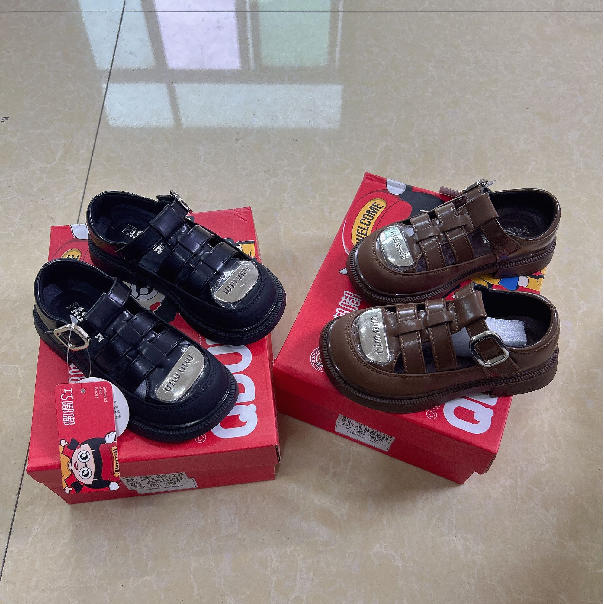 A8820女童夏季皮凉鞋防滑耐磨