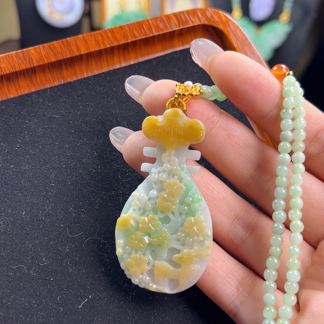 颈饰未镶嵌翡翠一路生花