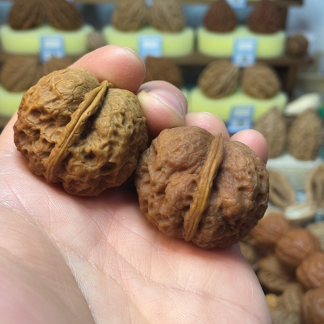 文玩核桃把件铁核桃天启元宝2