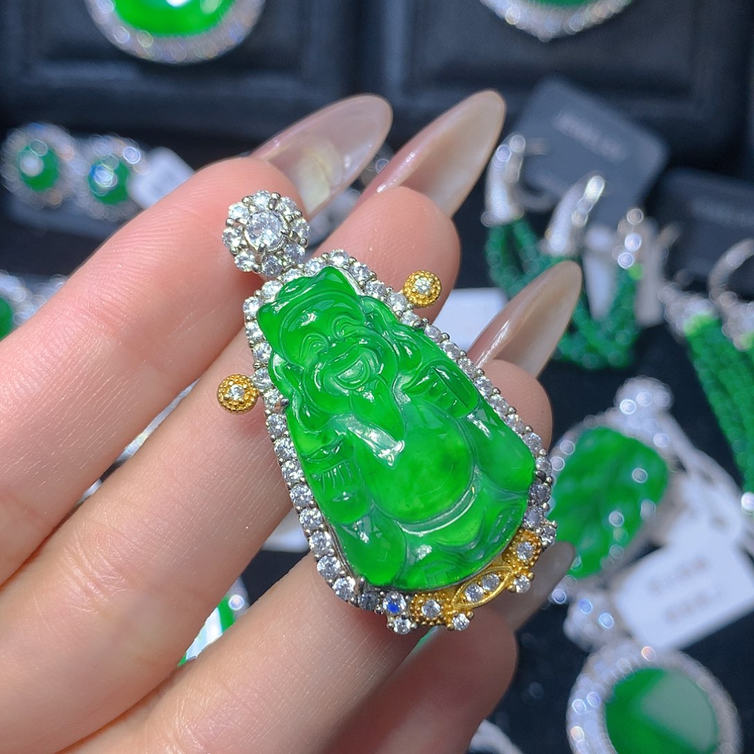 翡翠颈饰银S925镶嵌翡翠