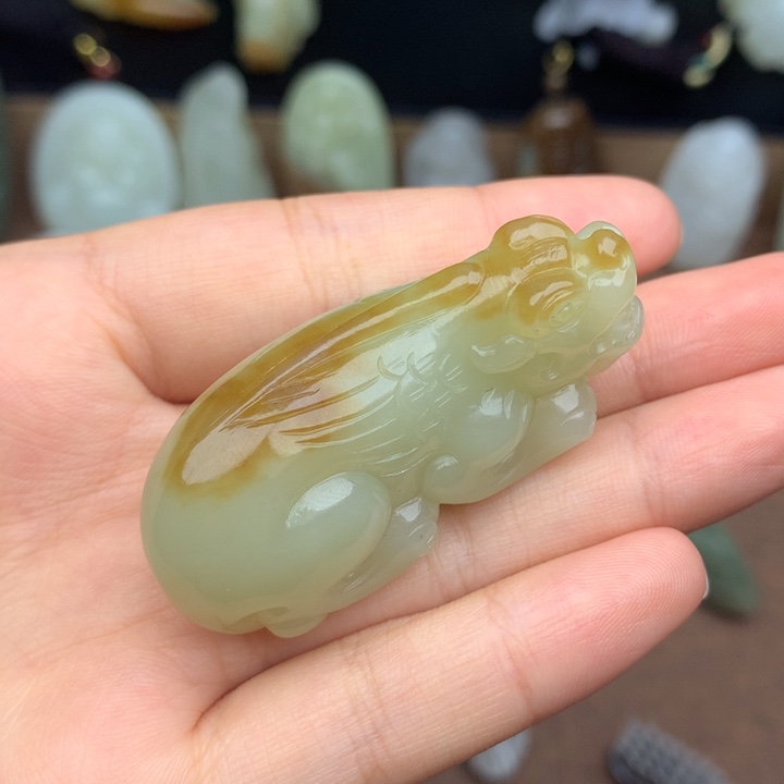 顺***名颈饰未镶嵌和田玉