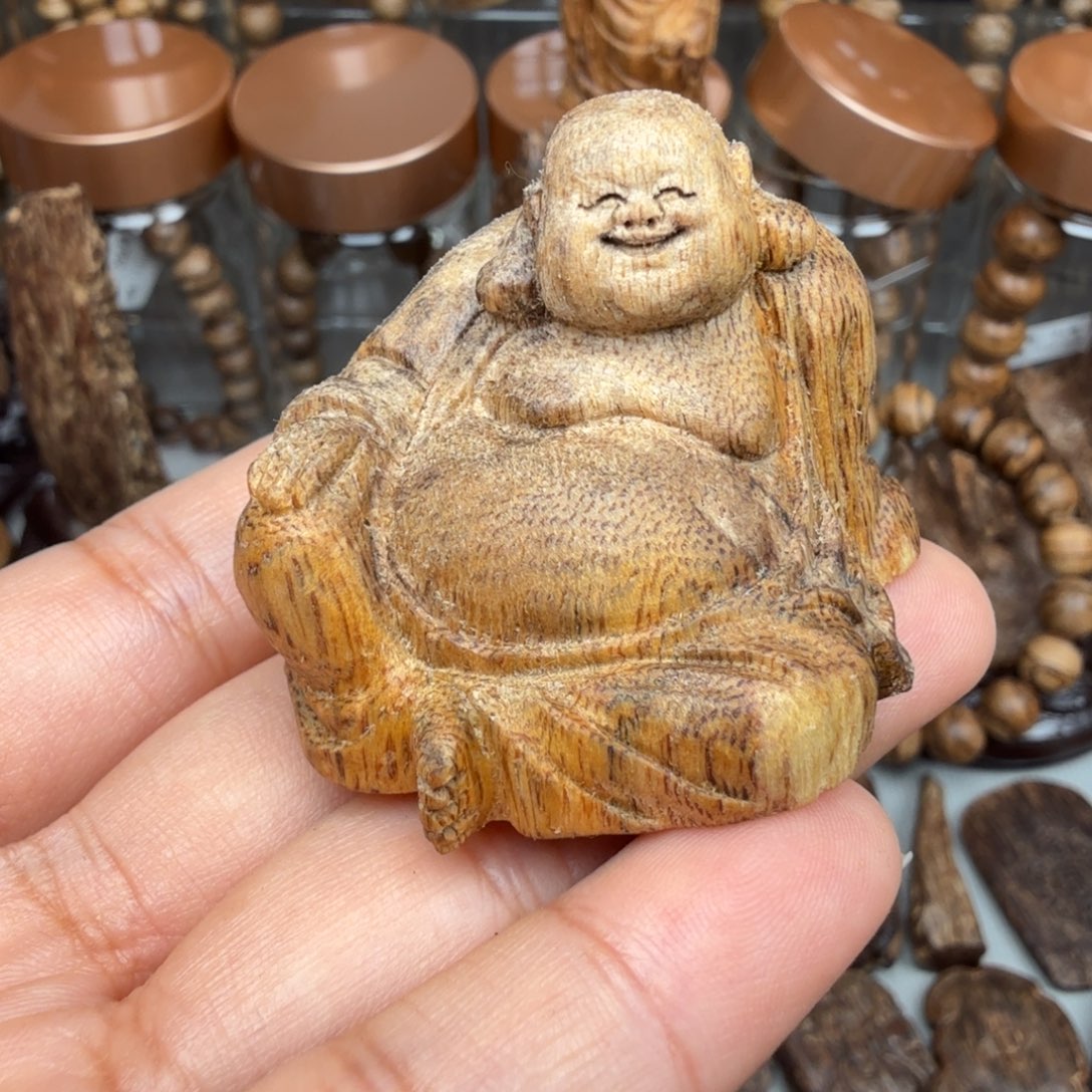 沉香沉香碎屑柬埔寨菩萨弥勒佛 8.9