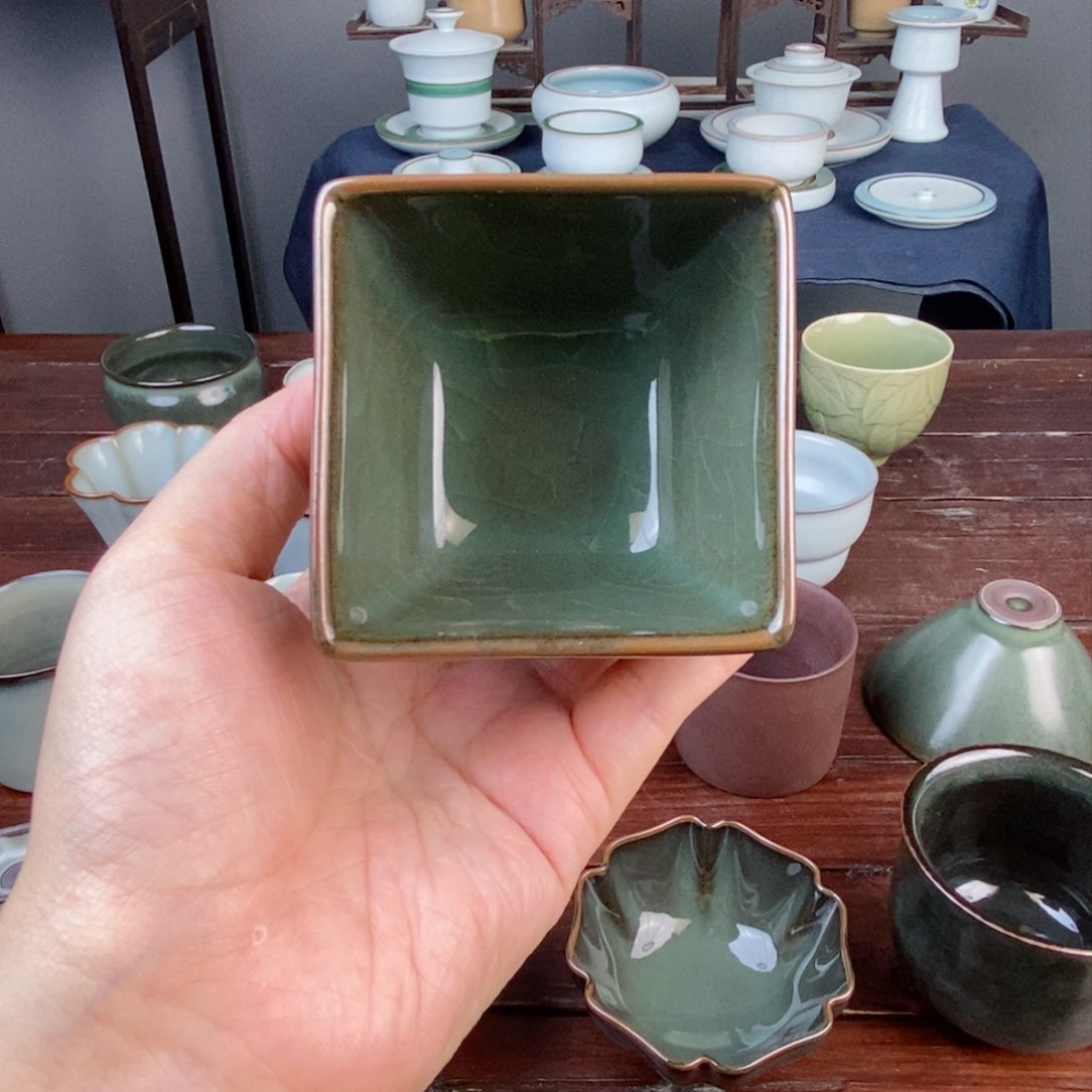 铁胎梅子青四方杯 开片 