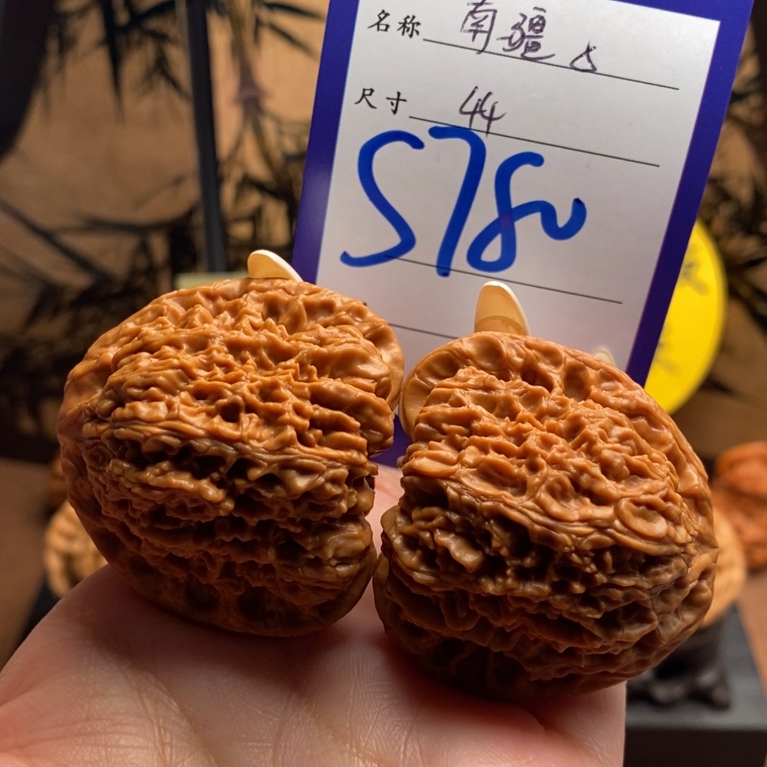 文玩核桃把件三角疆44