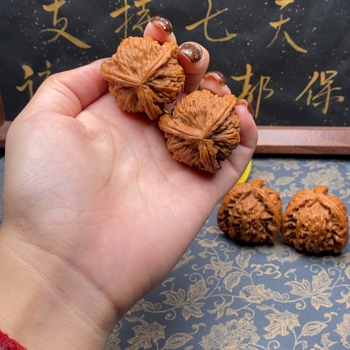 吊坠文玩核桃别****吃白狮子