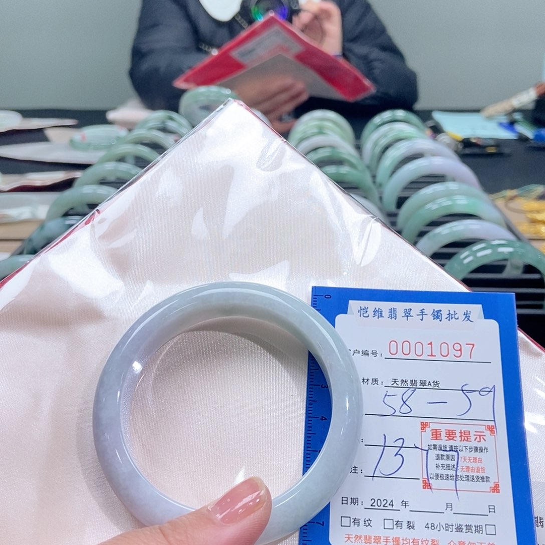 翡翠手镯未镶嵌?*莹缅甸翡翠