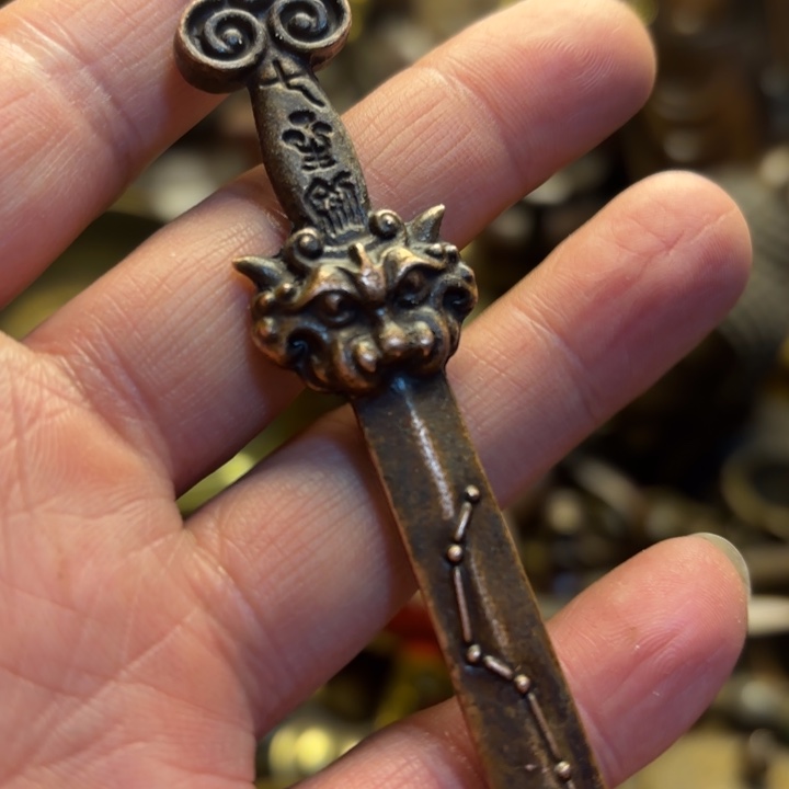 铜器摆件。   点击下单