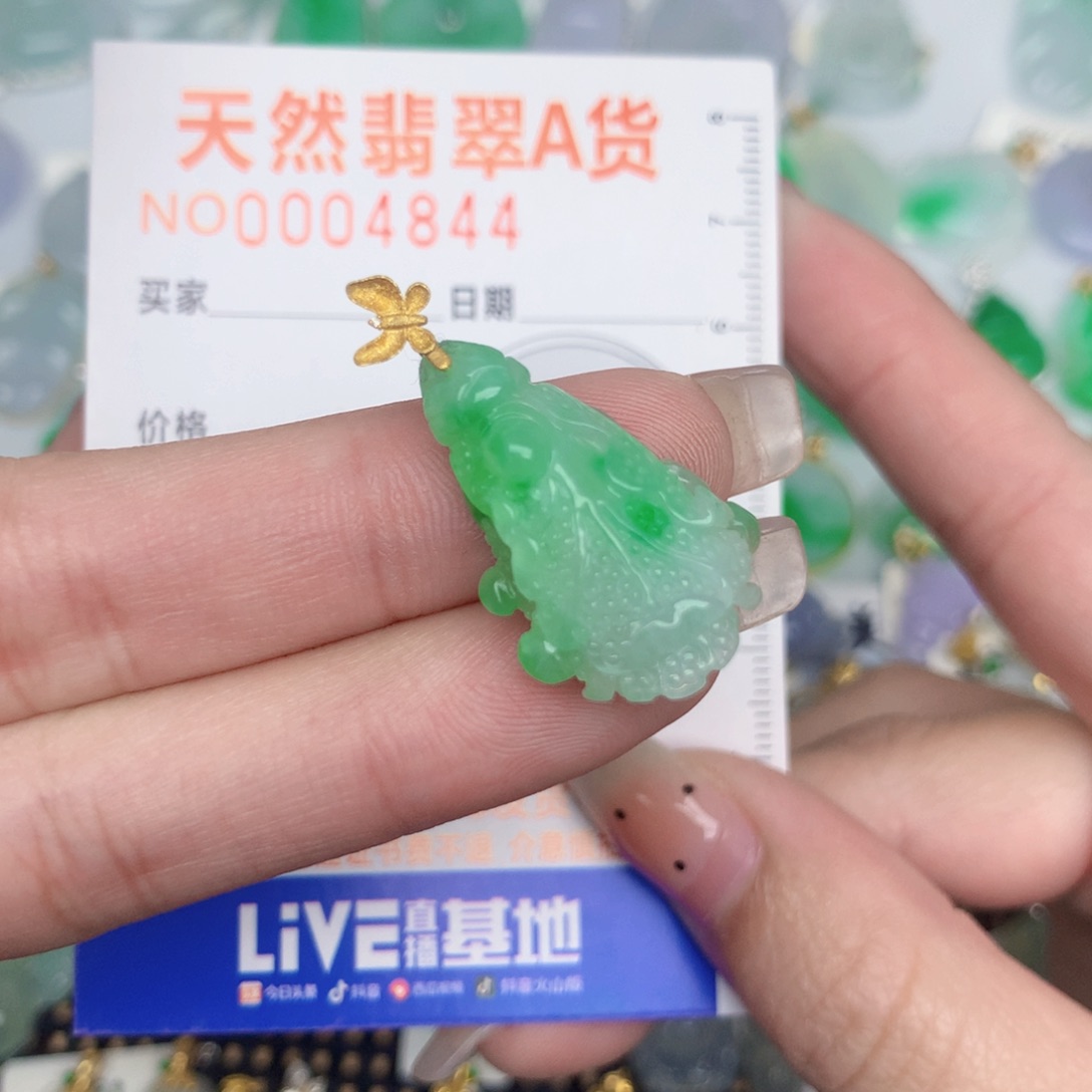 翡翠18K金镶嵌颈饰白菜