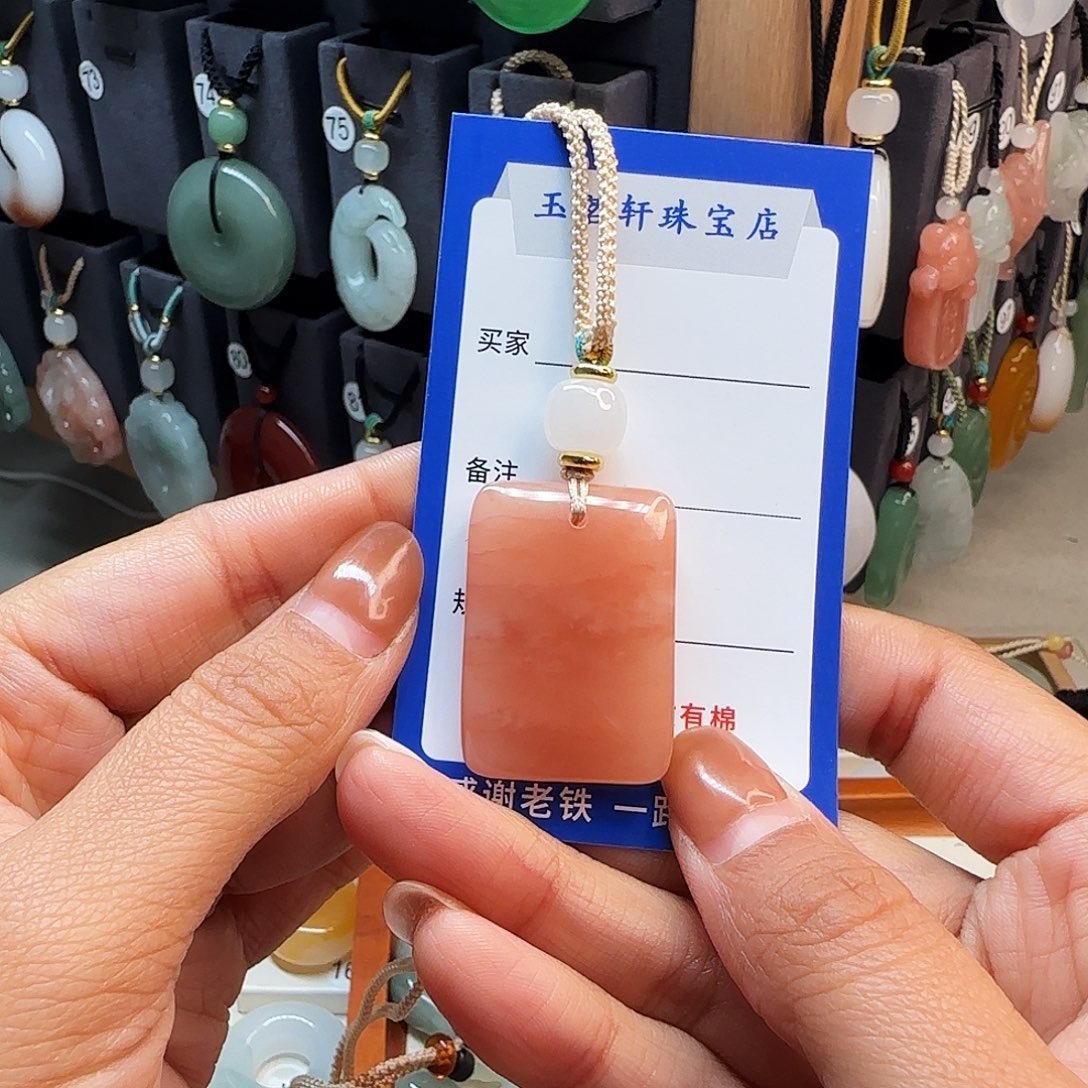 石英质玉未镶嵌颈饰