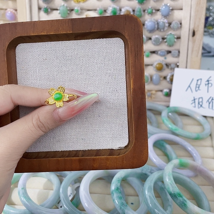 翡翠未镶嵌颈饰天然翡翠Ａ货