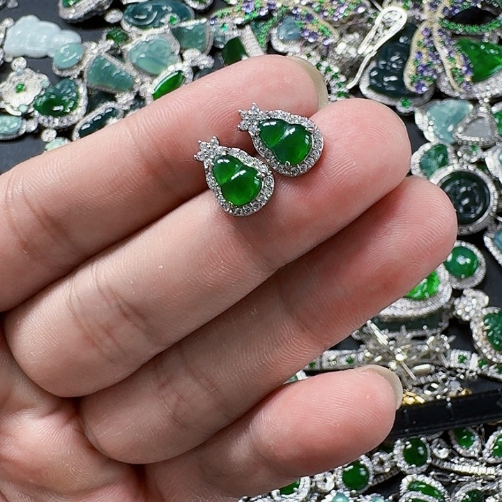 翡翠颈饰未镶嵌天然A货翡翠放漏