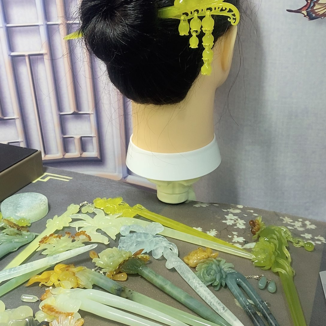 岫玉发簪未镶嵌喜****?