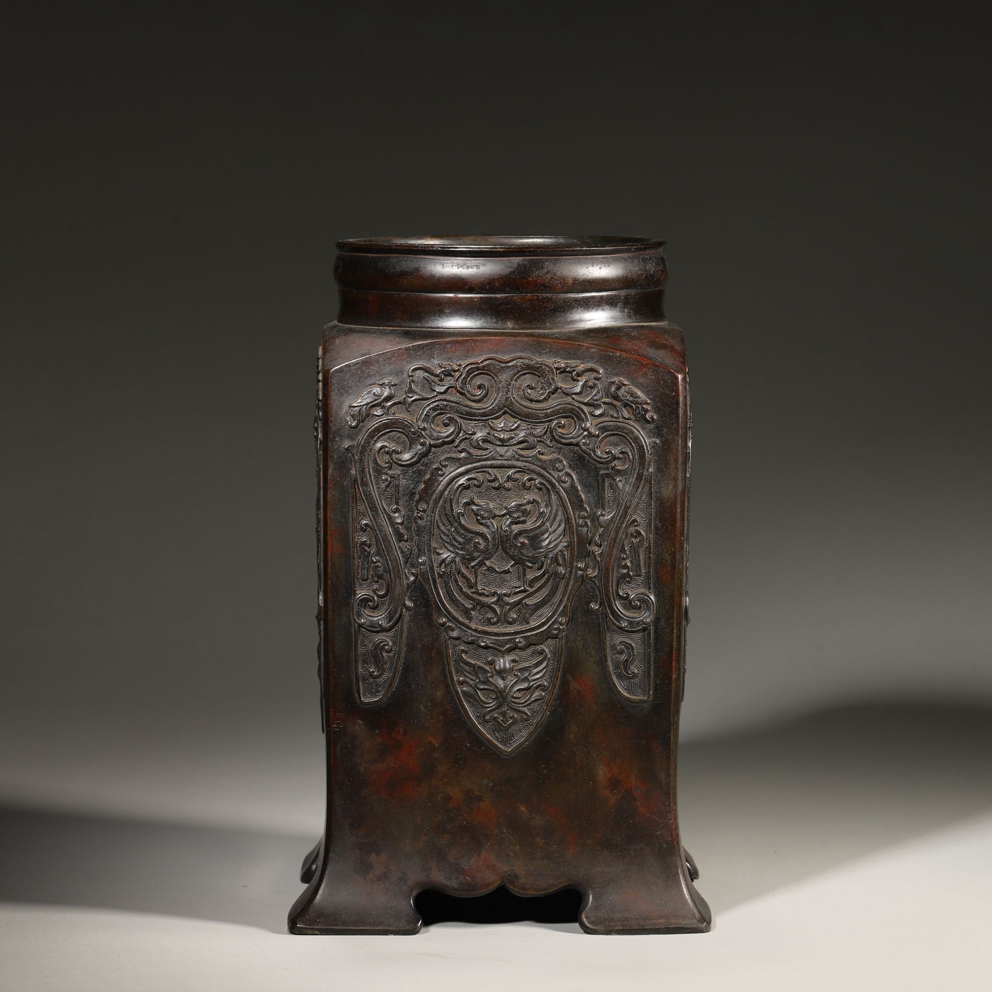 Lot02 清代 双凤纹铜方尊