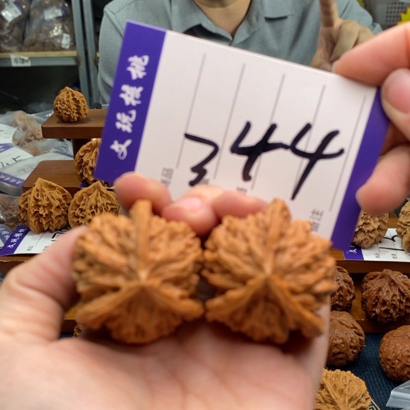 【闪购商品】文玩核桃吊坠40三棱