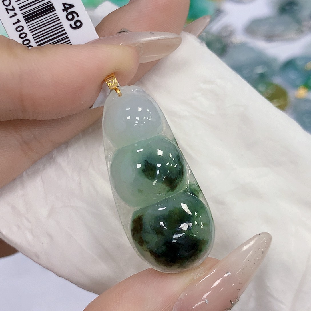 颈饰18K金镶嵌翡翠