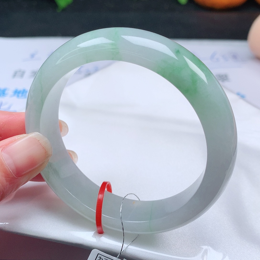 翡翠手镯未镶嵌57圈