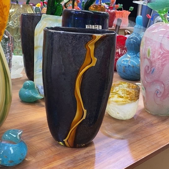 琉璃花瓶高29厘米口径10厘米