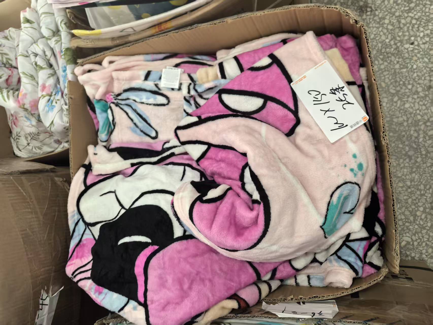 《兵哥外贸》3楼100×150粉色法兰绒米奇款毯子 发1张