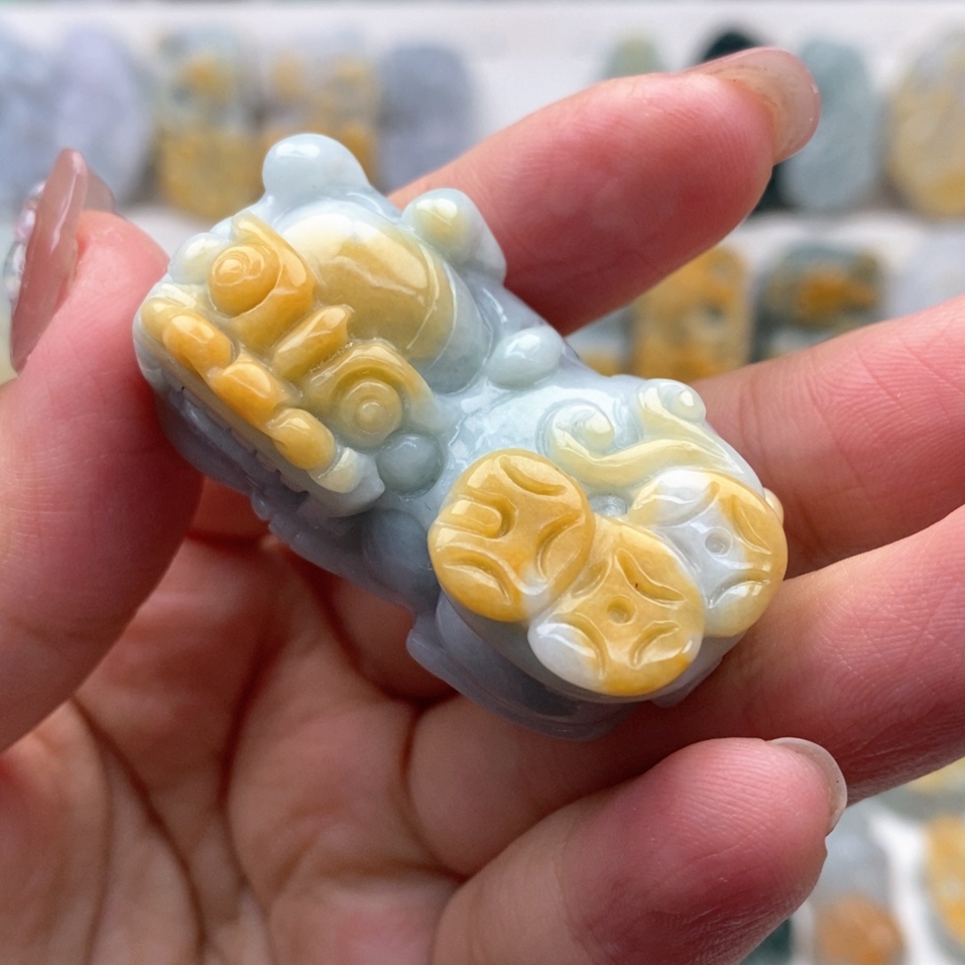 翡翠吊坠(赠链)未镶嵌