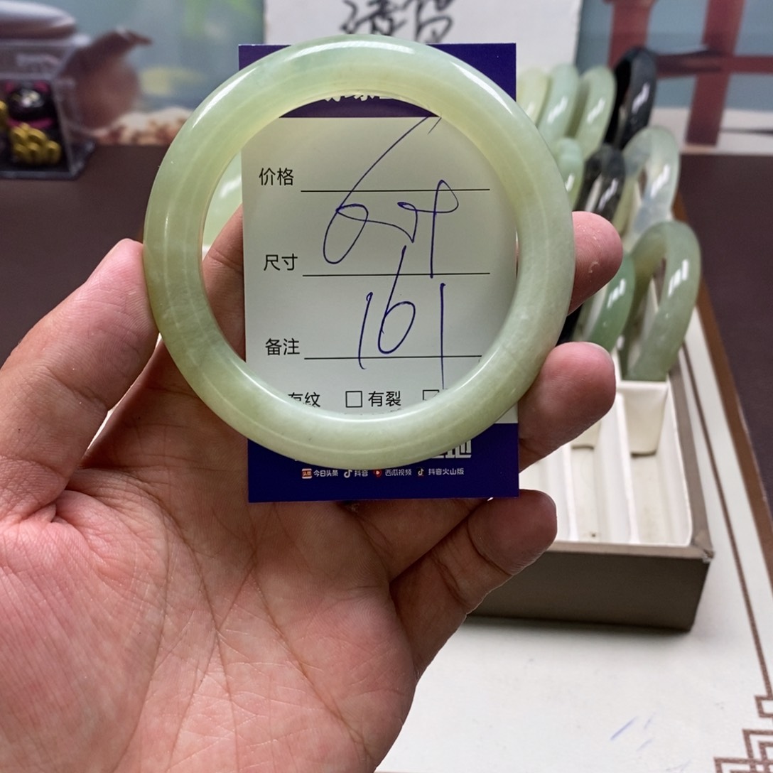 蛇纹石玉手镯未镶嵌