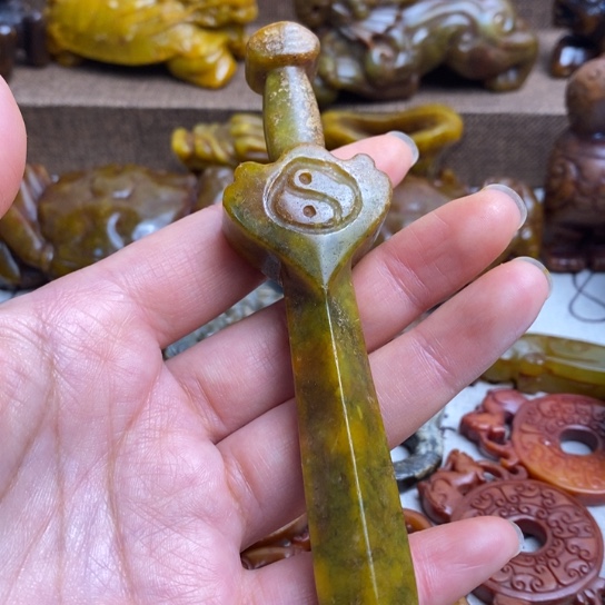 蛇纹石玉未镶嵌颈饰