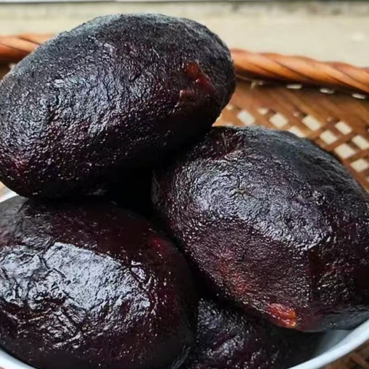 湖南张家界特产柴火烟熏猪血丸子血豆腐香辣味下饭菜血粑粑