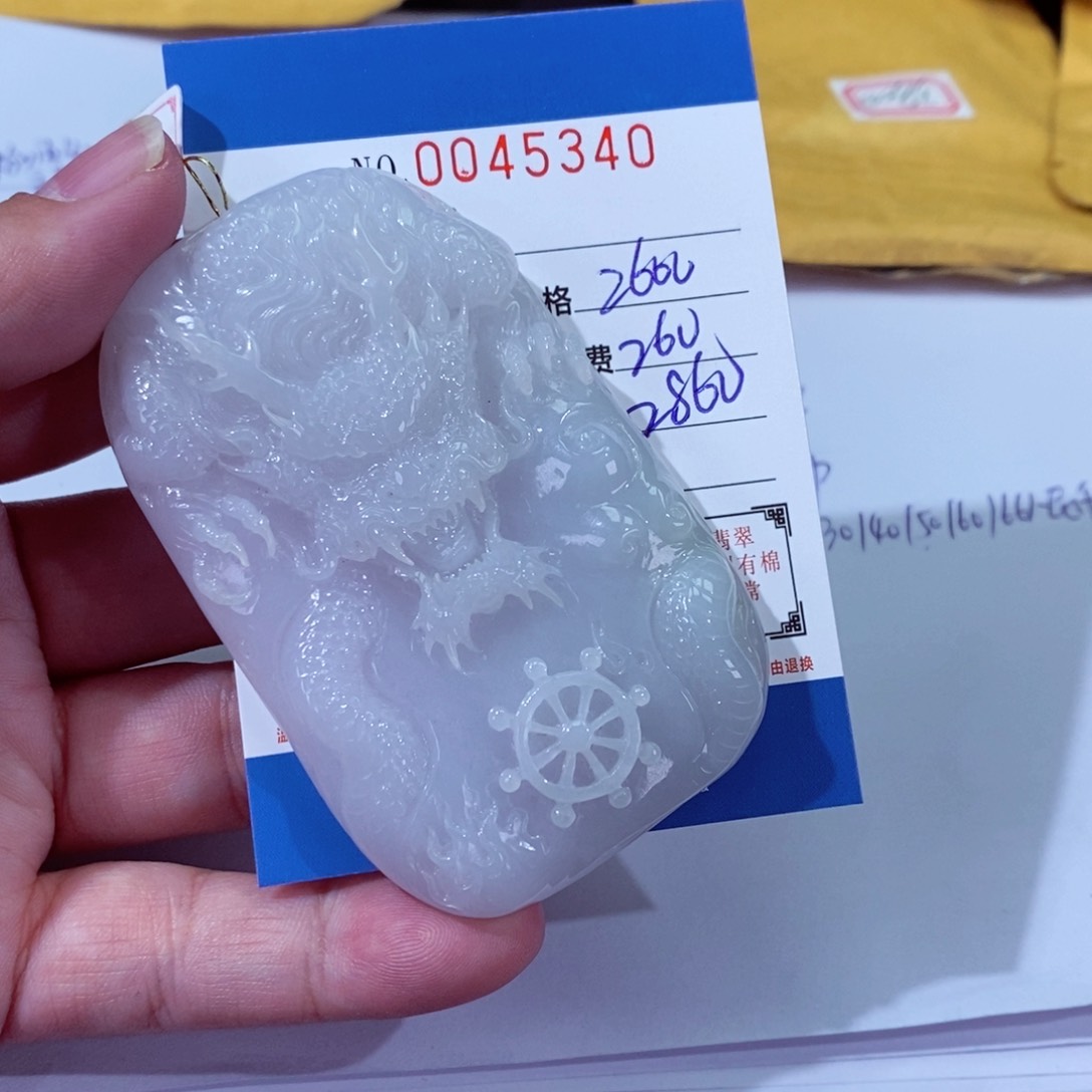 翡翠颈饰未镶嵌糖*果