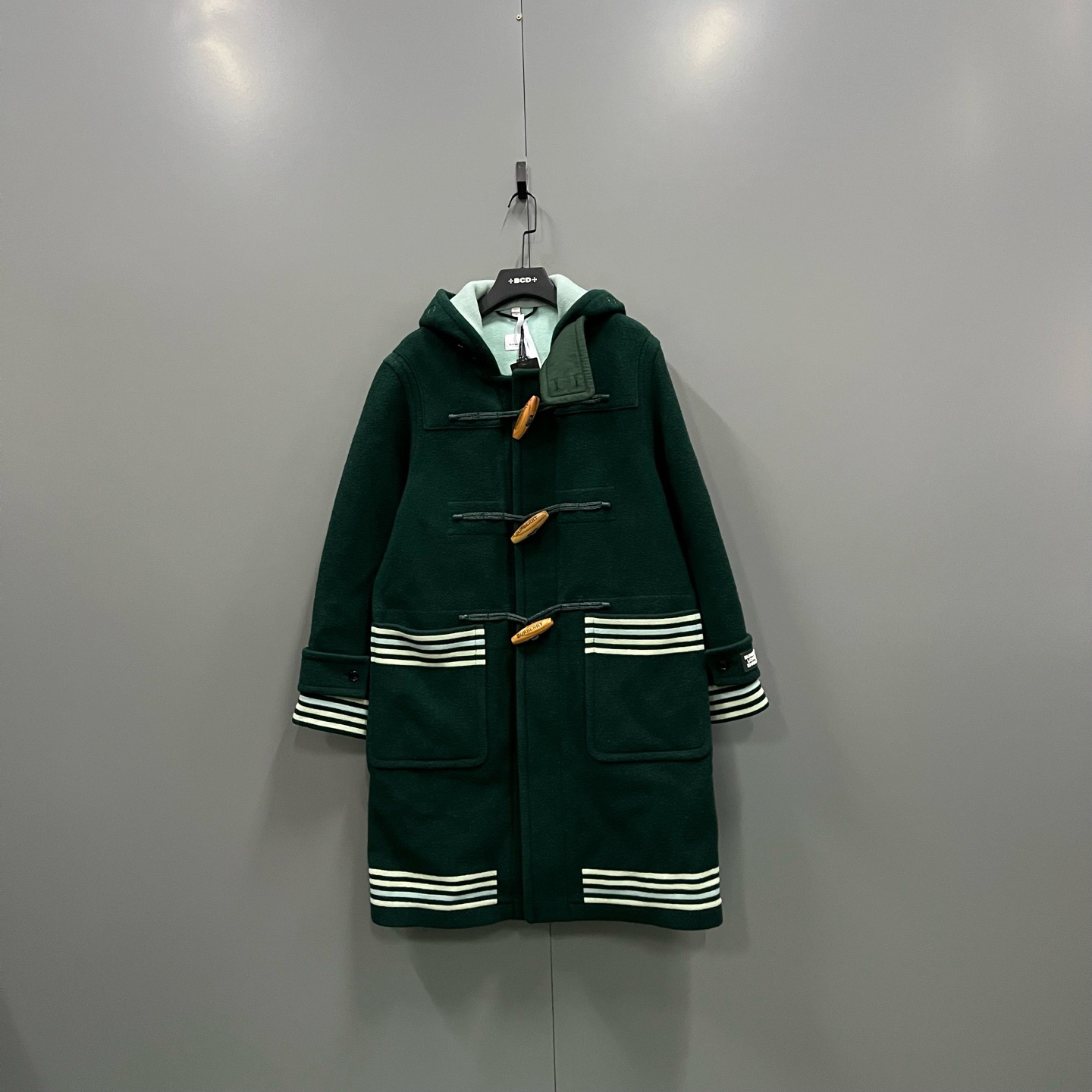 未使用 BURBERRY/博柏利 zz29 纯色条纹羊角扣大衣48码/015366