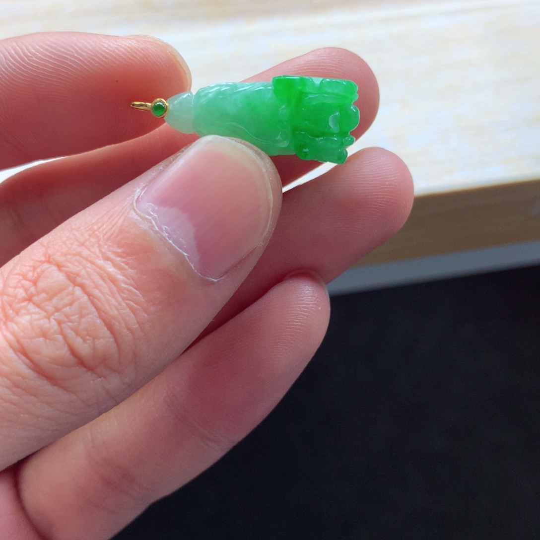 翡翠颈饰18K金镶嵌吊坠