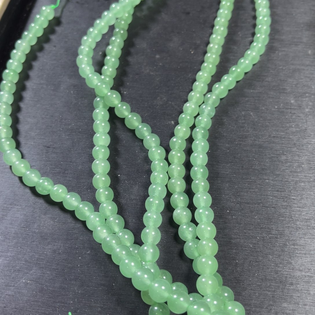 石英质玉未镶嵌颈饰