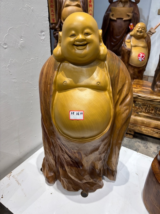 香樟木雕刻人物摆件