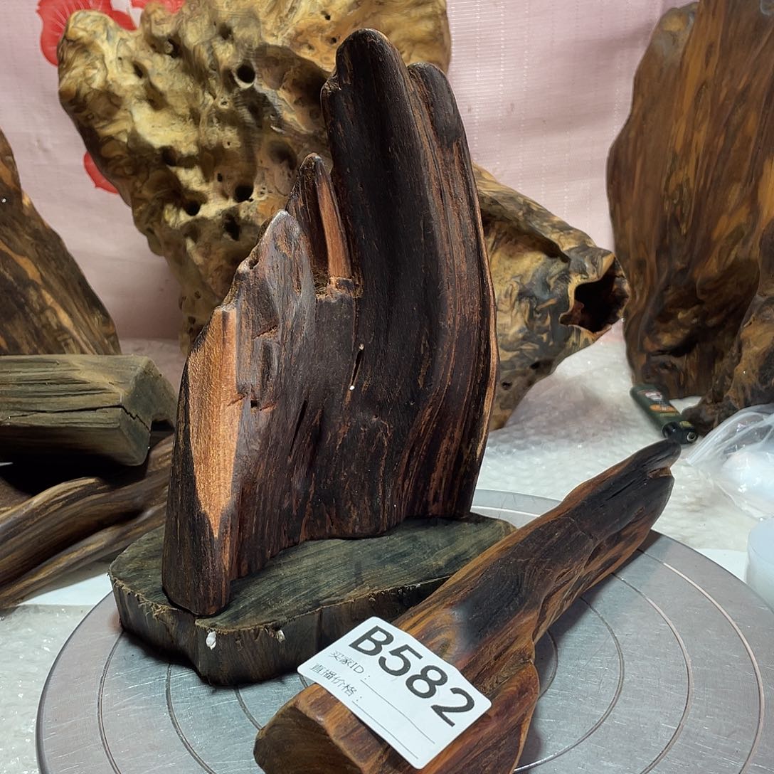 看***好玉木（非红木类）土沉香香木摆件