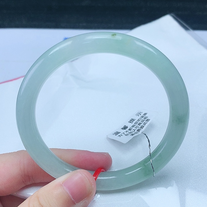 翡翠手镯未镶嵌53圈