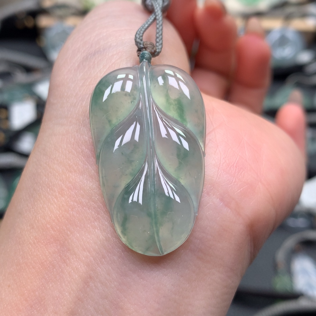 翡翠颈饰未镶嵌叶子