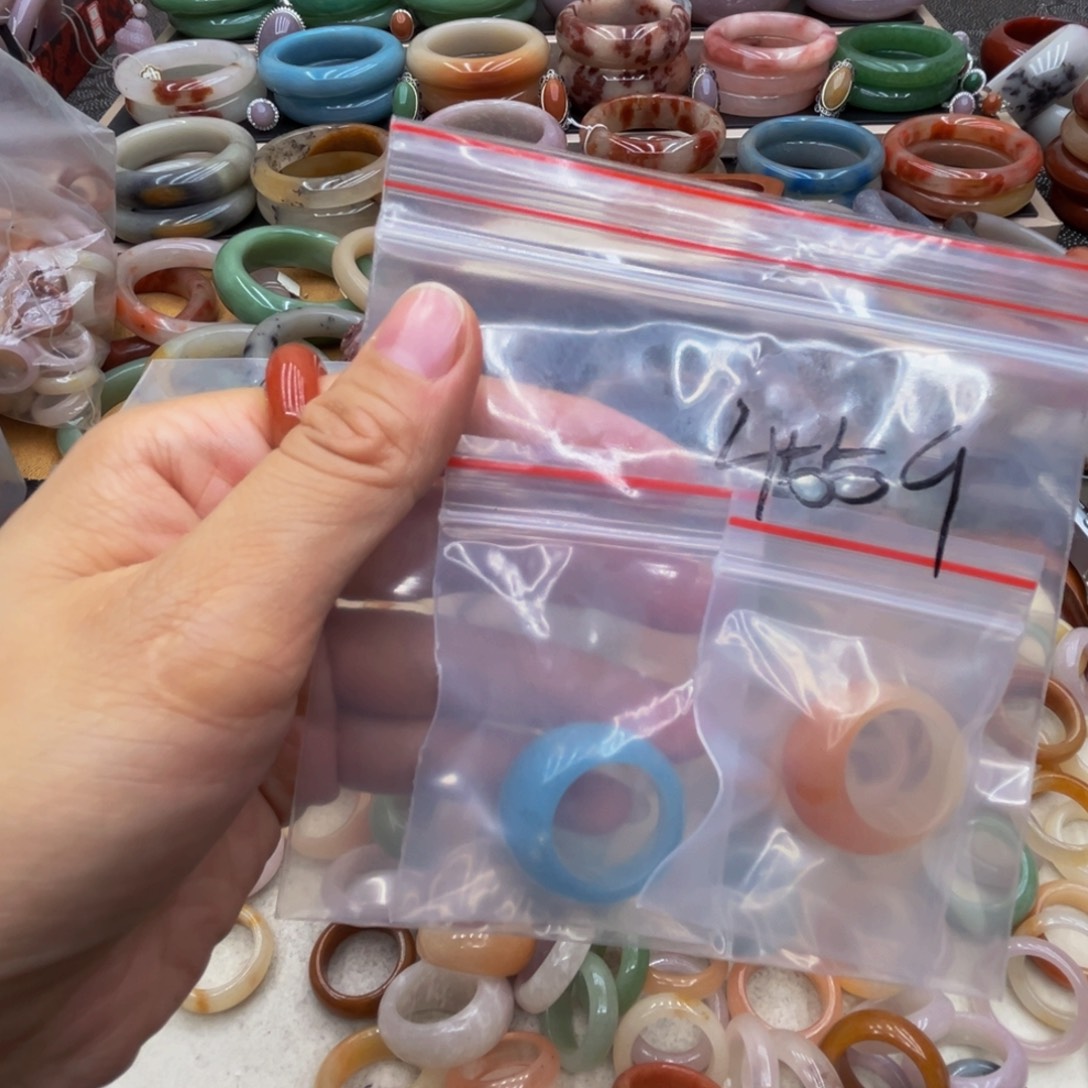 用***9石英岩玉未镶嵌圈口52