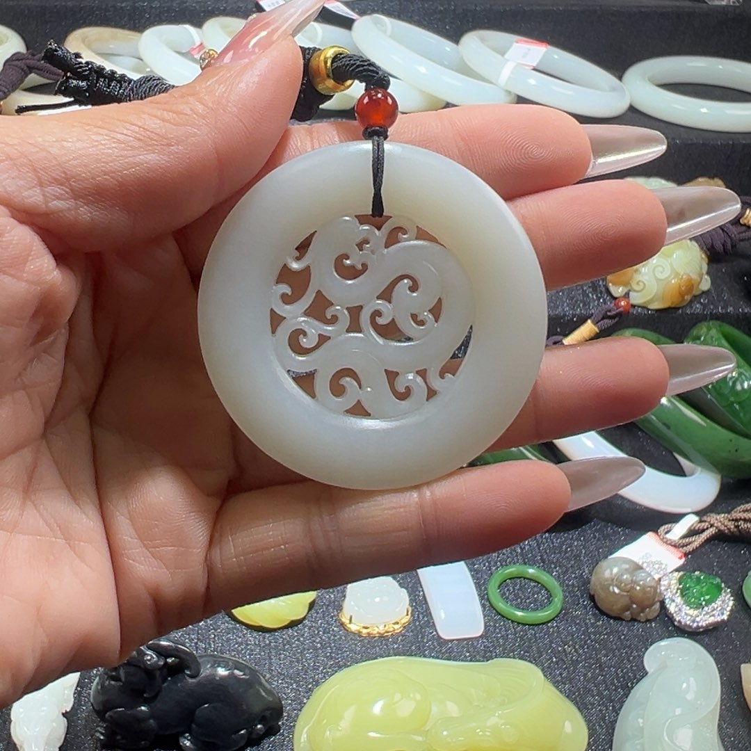 和田玉未镶嵌颈饰