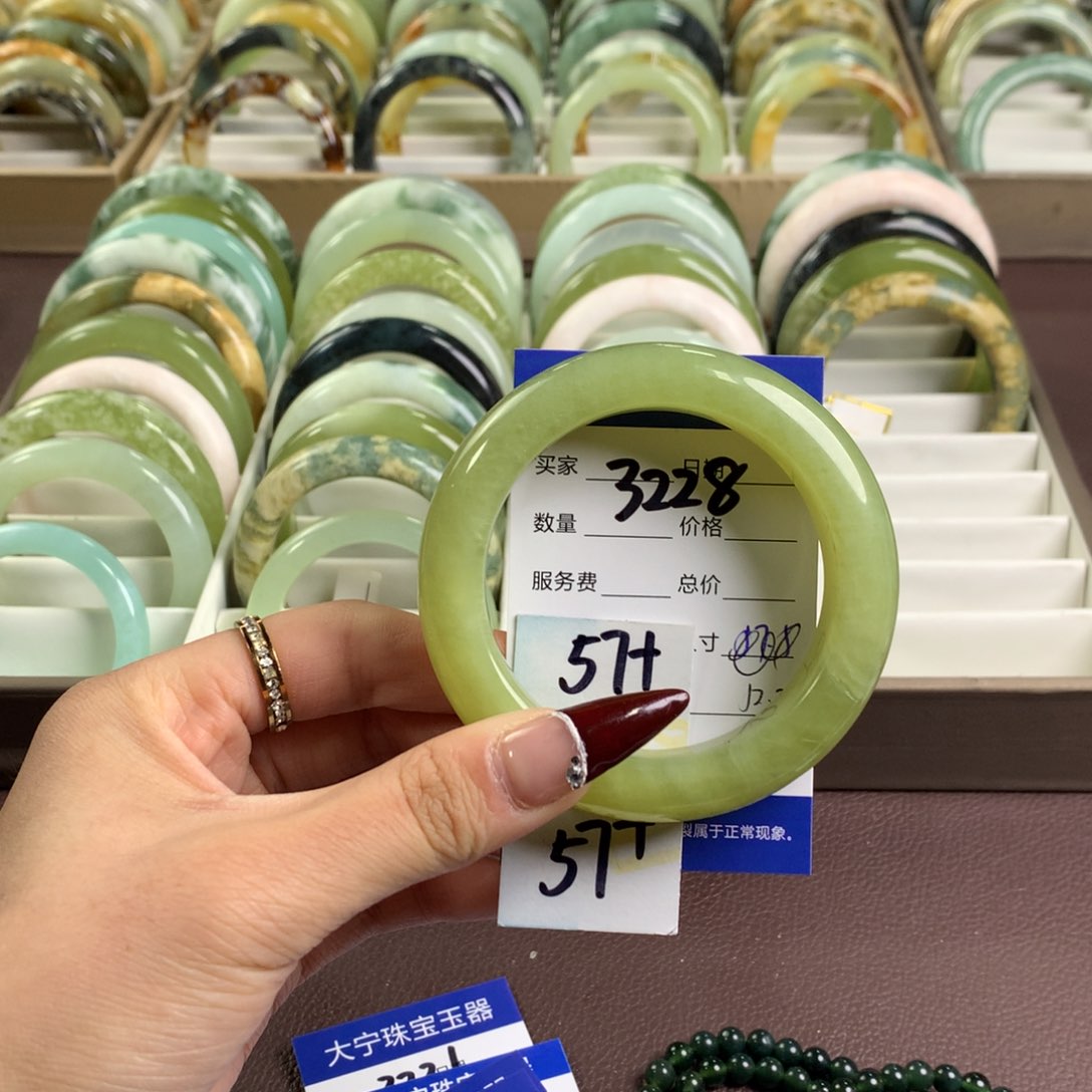 蛇纹石玉手镯未镶嵌3228