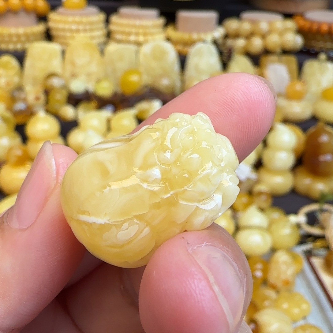 琥珀未镶嵌吊坠(不含链)天然俄料白花蜜蜡貔貅吊坠