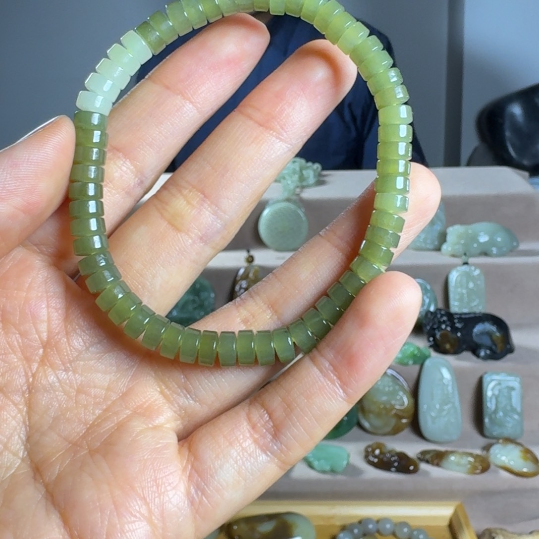 和田玉颈饰未镶嵌