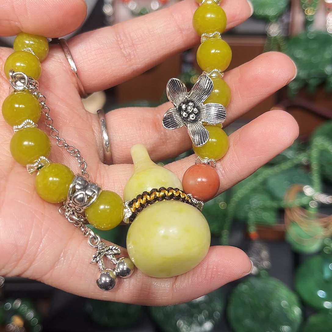 颈饰未镶嵌和田玉（糖玉）