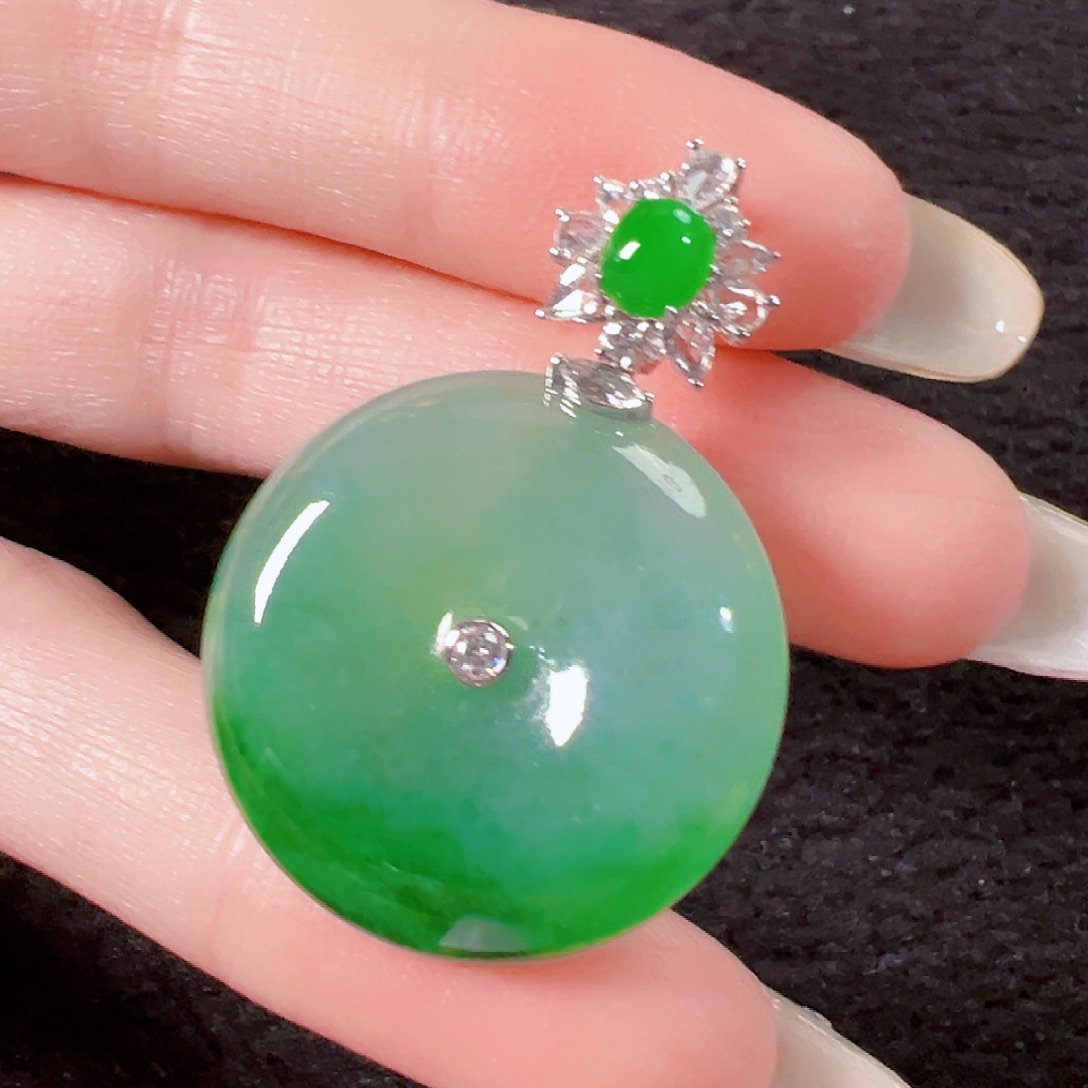 翡翠18K金镶嵌颈饰签收后24小时鉴赏期，过时不退