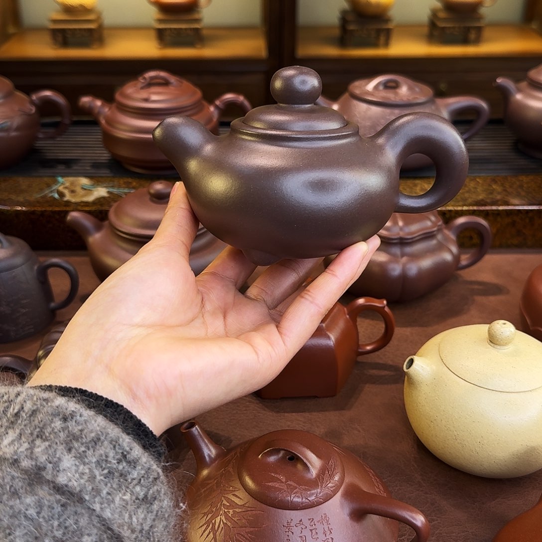 紫砂茶壶道洪圆朱，底槽清