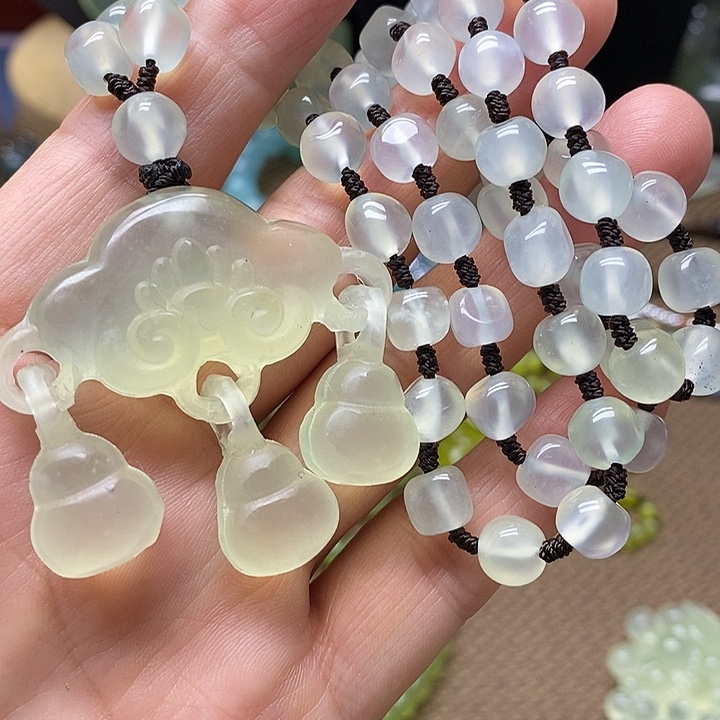 蛇纹石玉未镶嵌颈饰