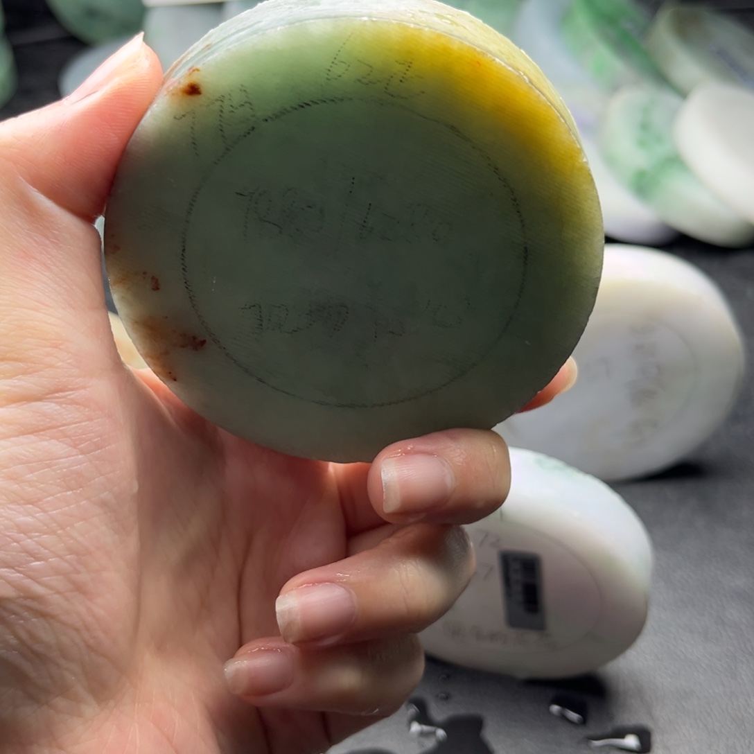 未镶嵌翡翠手镯定制翡翠