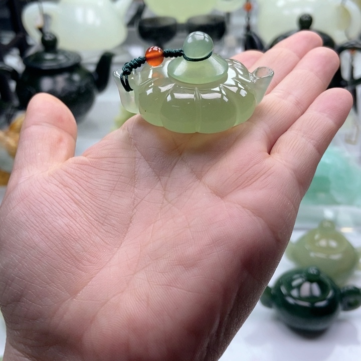 蛇纹石玉壶未镶嵌