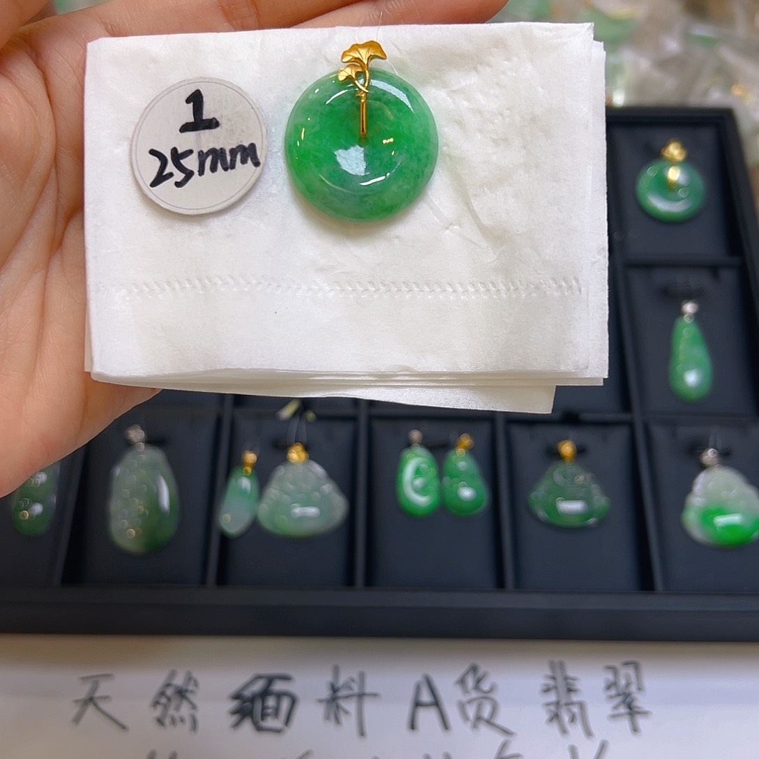 翡翠颈饰18K金镶嵌翡翠