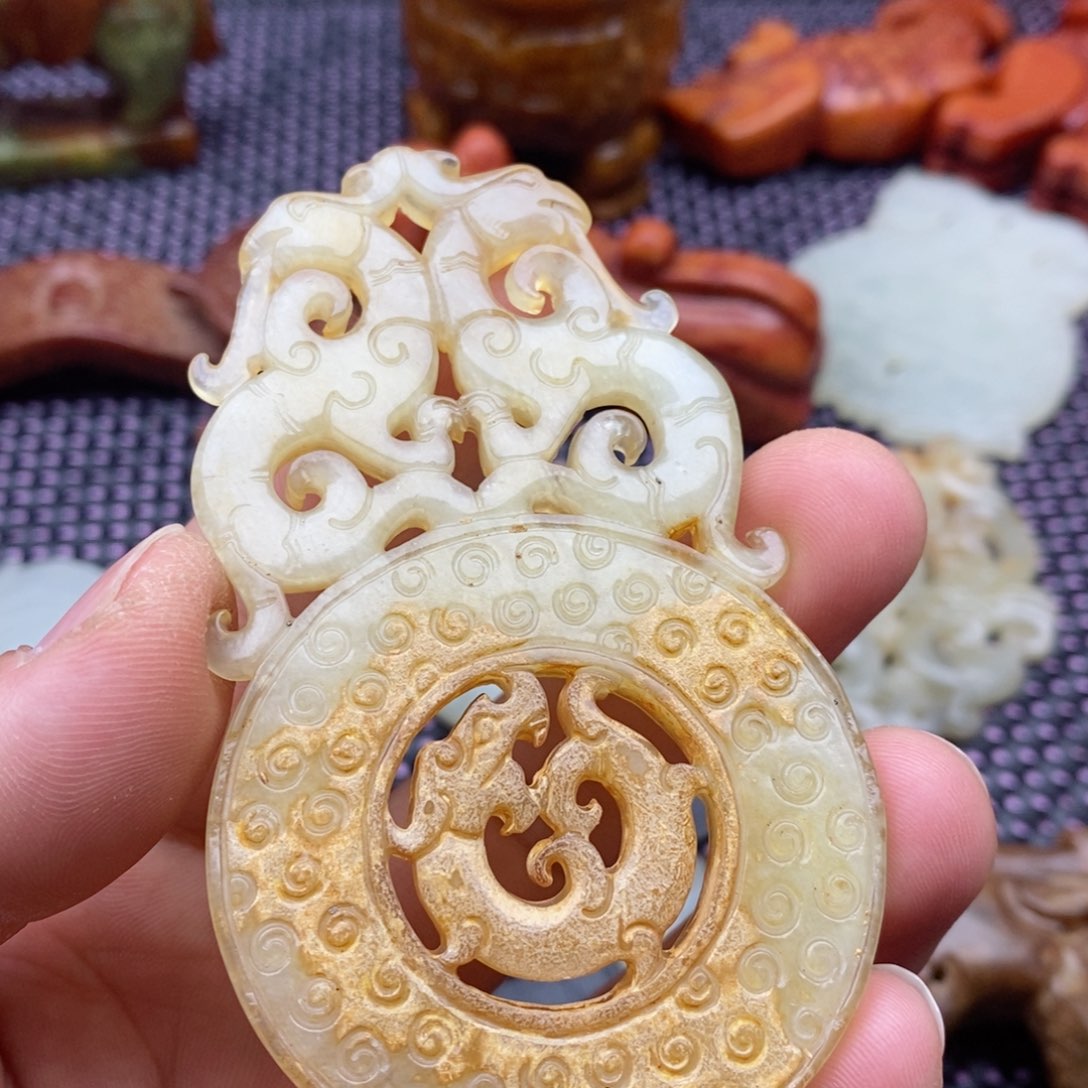 蛇纹石玉颈饰未镶嵌