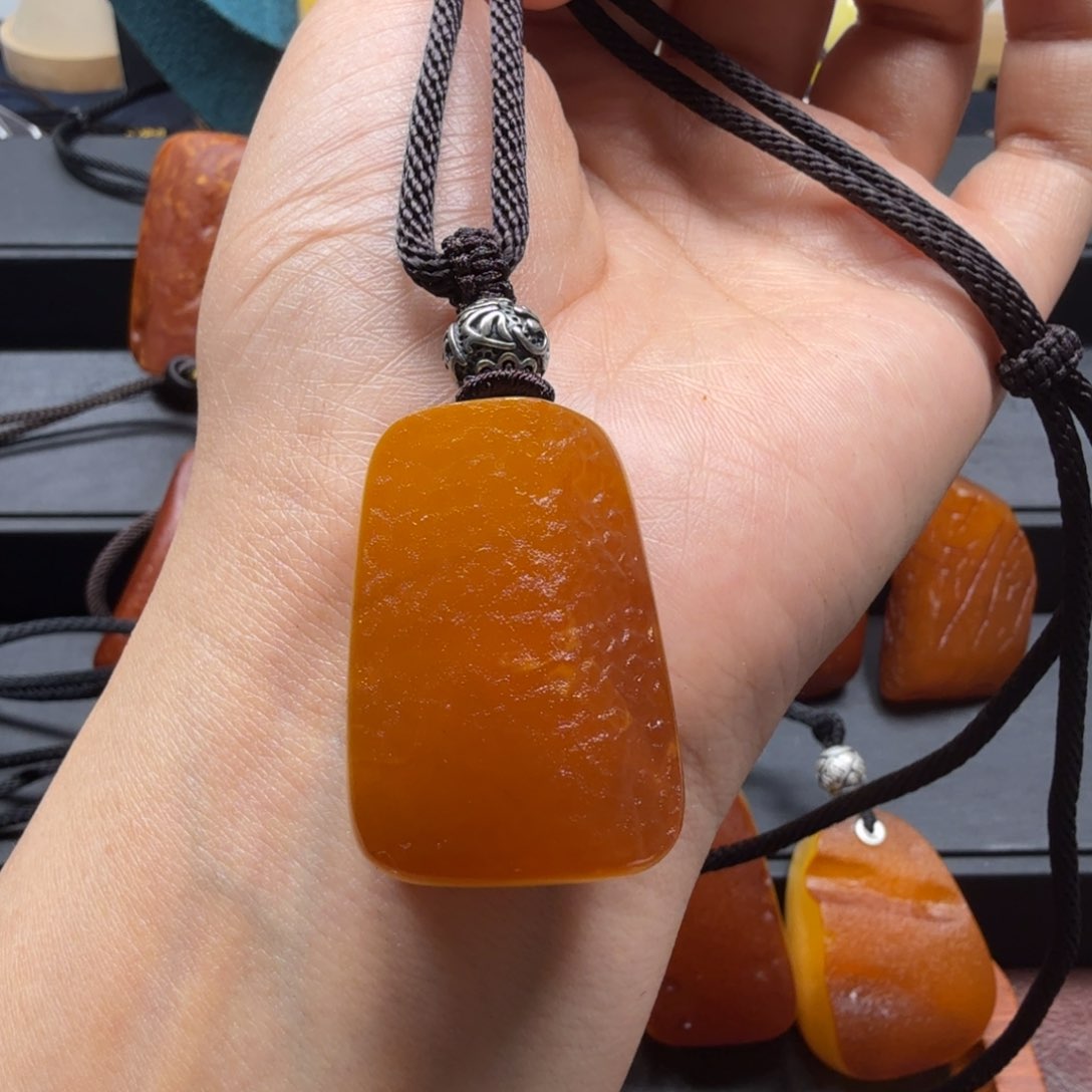未镶嵌吊坠(赠链)琥珀